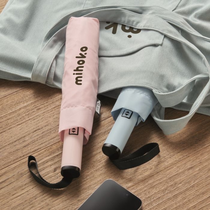 Parapluies et vêtements de pluie